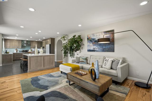 6408 Boone Dr, Castro Valley CA: https://media.crmls.org/mediaz/3707d3a5-73ff-41c6-b062-da2d3455fe26.jpg