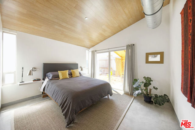 4989 Vincent Avenue, Los Angeles CA: https://media.crmls.org/mediaz/37080ecd-9ead-419b-b2e4-31ee542c7a9b.jpg