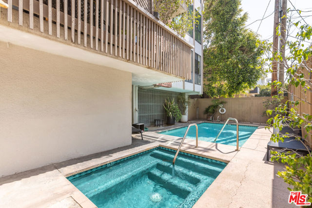 11805 Mayfield Avenue, Los Angeles CA: https://media.crmls.org/mediaz/37087368-b472-4124-b586-30382e5c6242.jpg