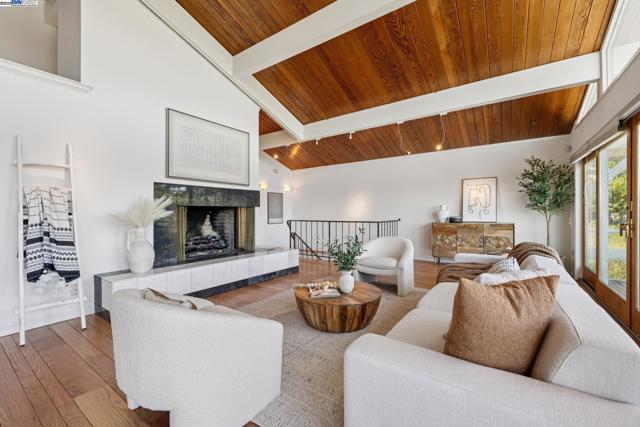 2140 Pullman Ave, Belmont CA: https://media.crmls.org/mediaz/370893dc-3ce8-4015-be65-f58277a96a22.jpg