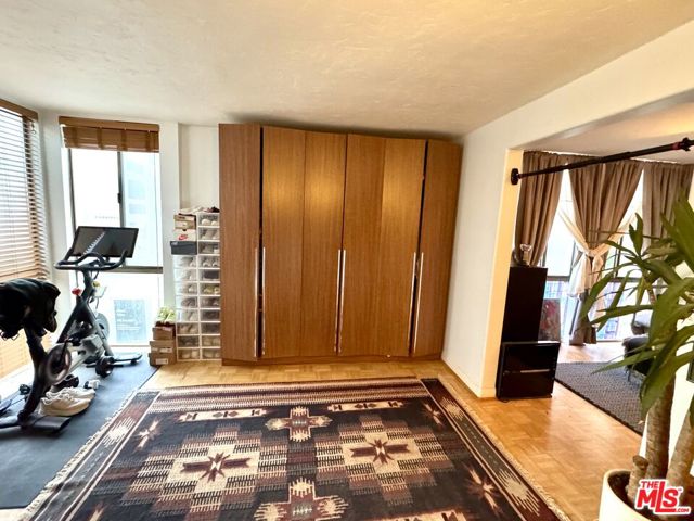 14 Mast Street, Marina del Rey CA: https://media.crmls.org/mediaz/370899ec-02c4-47ff-8c06-b67cee8e50c1.jpg