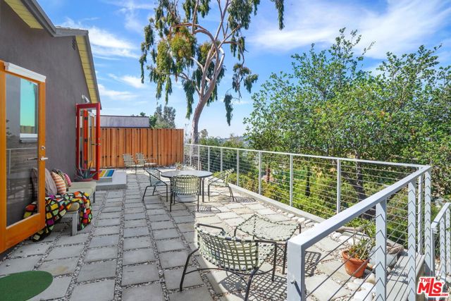 1865 UPPERTON Avenue, Los Angeles CA: https://media.crmls.org/mediaz/3708dee3-40bd-4778-b252-160ae6169c4f.jpg
