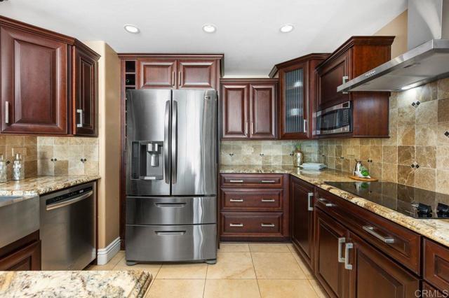 1200 Harbor N, Oceanside CA: https://media.crmls.org/mediaz/3708ece1-61dd-49b6-8989-c3ec8534f441.jpg