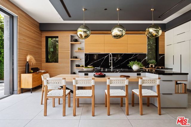 816 N Stanley Avenue, Los Angeles CA: https://media.crmls.org/mediaz/3709579d-1622-478f-a810-356fd1e9e91e.jpg