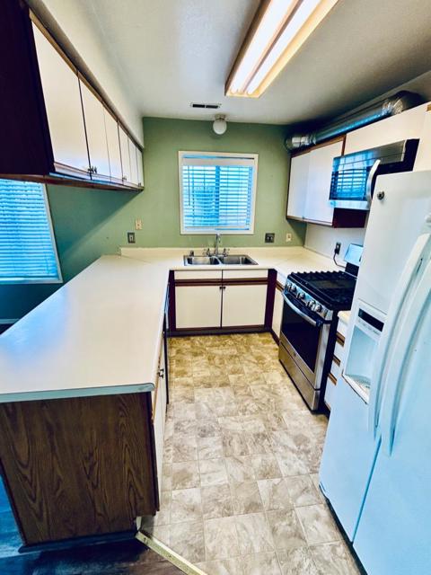 5822 E 16th Street, Oakland CA: https://media.crmls.org/mediaz/37099ba5-98e0-45a2-a3a5-81f2444bf6e3.jpg