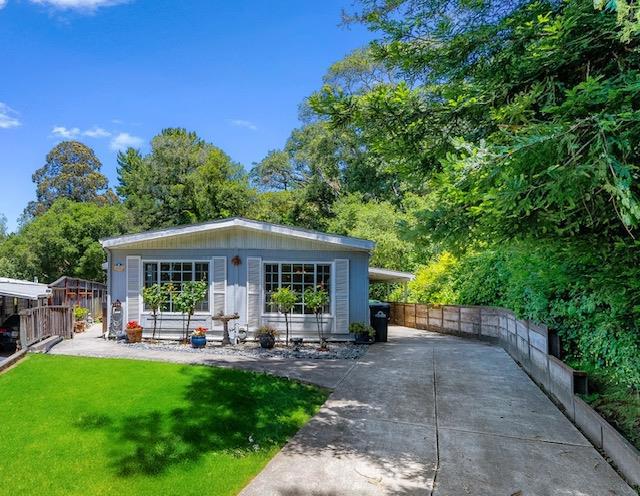 300 Plum Street, Capitola CA: https://media.crmls.org/mediaz/3709be4c-4f0f-4f64-a142-190fe618fbf0.jpg