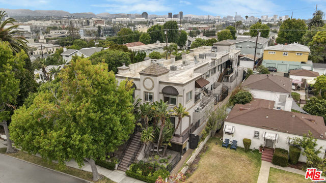 1837 18th Street, Santa Monica CA: https://media.crmls.org/mediaz/3709cd84-027b-4f01-af39-ec158402278c.jpg
