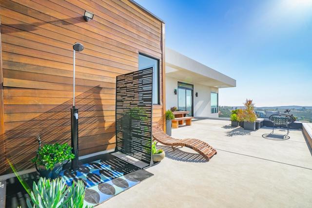 403 Black Canyon Place, Ramona CA: https://media.crmls.org/mediaz/3709d330-c562-441b-b254-444477299b88.jpg