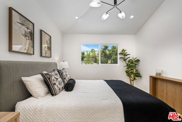 224 N Bundy Drive, Los Angeles CA: https://media.crmls.org/mediaz/370a1587-683d-4d2a-919c-dd703605ec82.jpg
