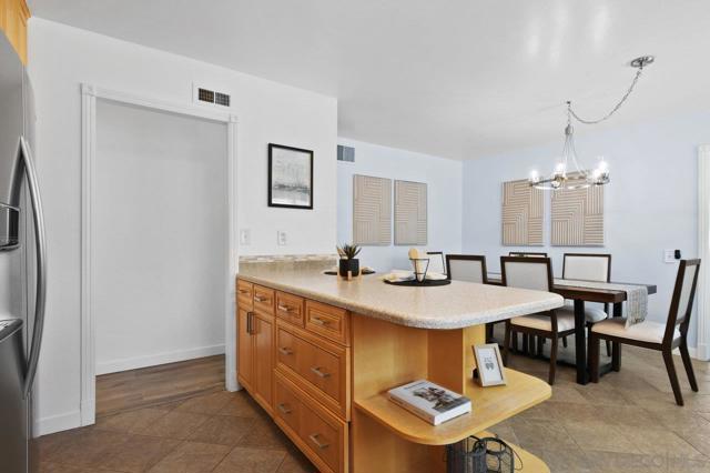 10240 Princess Marcie Dr, Santee CA: https://media.crmls.org/mediaz/370ad286-1ca9-4e4a-b065-e43124cba0f0.jpg