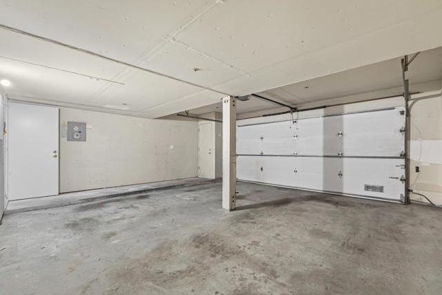 219 Commons Lane, Foster City CA: https://media.crmls.org/mediaz/370ad551-3300-43bc-ac6a-b1f7b1c775af.jpg
