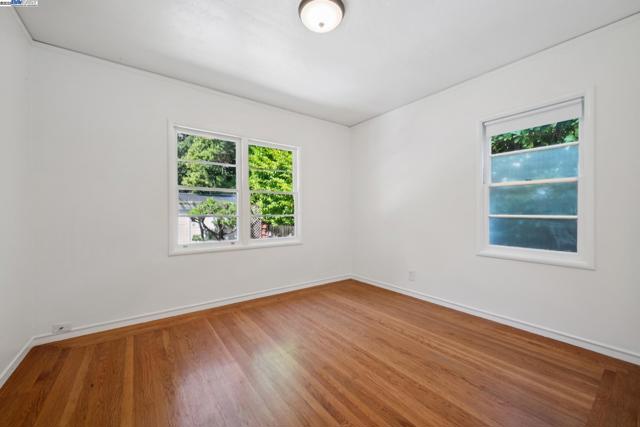 1658 Gouldin Rd, Oakland CA: https://media.crmls.org/mediaz/370adbb7-1844-4039-9d77-d2f144b6e4a4.jpg