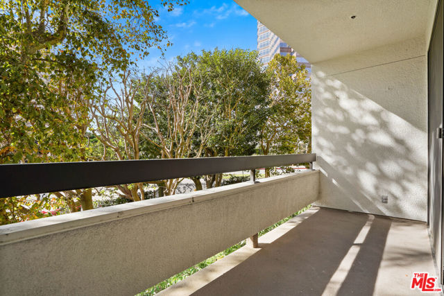 2102 Century Park Lane, Los Angeles CA: https://media.crmls.org/mediaz/370ae985-6778-45bd-8824-e32e67508d5a.jpg