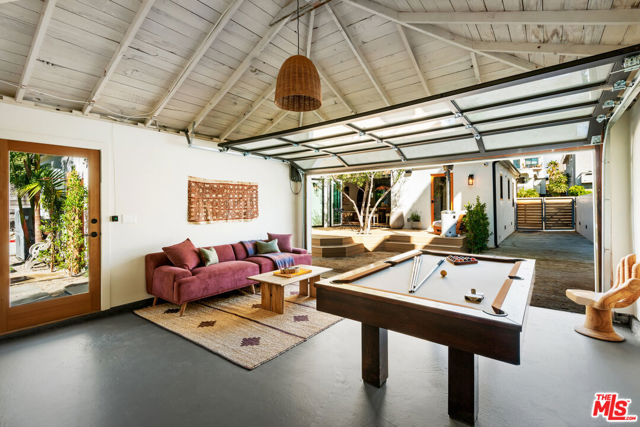 3981 Beethoven Street, Los Angeles CA: https://media.crmls.org/mediaz/370c19a2-8322-4e3a-ab31-264e311cbfc2.jpg