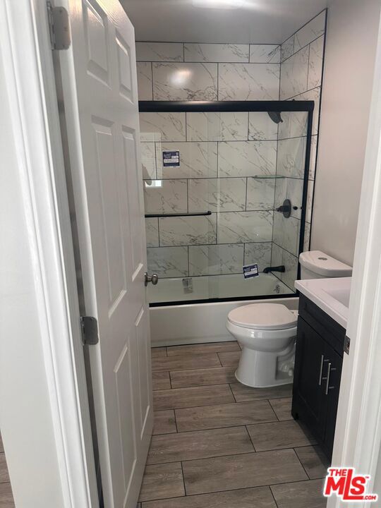 7416 1/2 Vassar Avenue, Canoga Park CA: https://media.crmls.org/mediaz/370c5f23-6e35-4016-a53b-6af034c4ef8a.jpg