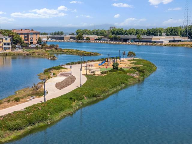 641 Turnbuckle Drive, Redwood City CA: https://media.crmls.org/mediaz/370d1478-096b-495f-a9d0-17a596ac2f3a.jpg