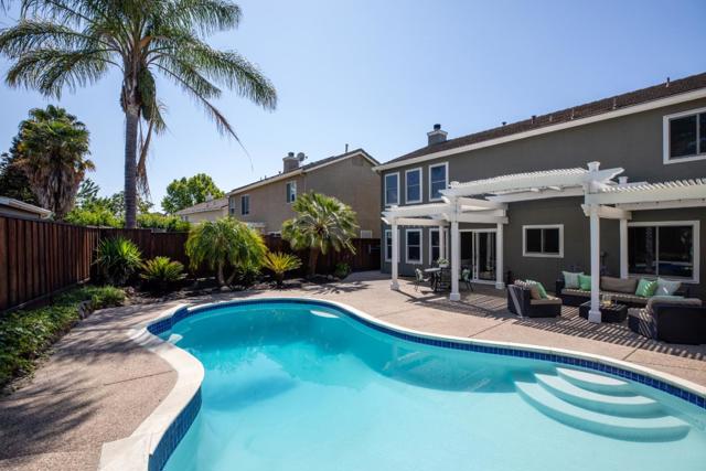 1417 Briarberry Lane, Gilroy CA: https://media.crmls.org/mediaz/370d3e34-80a9-4205-93f2-8da53fd6569a.jpg