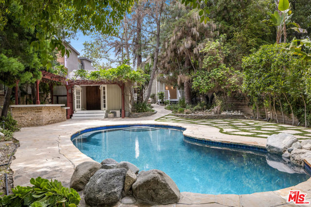 14235 Greenleaf Street, Sherman Oaks CA: https://media.crmls.org/mediaz/370d9afc-ca29-487c-b626-5a3a68fab899.jpg