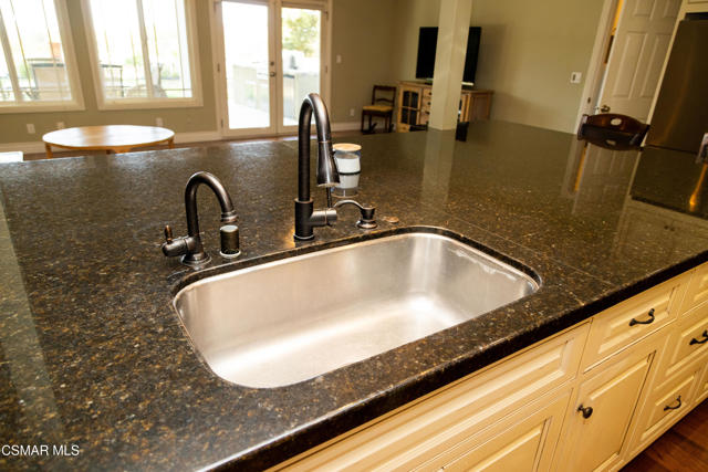 385 Somerset Circle, Thousand Oaks CA: https://media.crmls.org/mediaz/370db654-9952-455c-acdb-76619f0ad6e9.jpg
