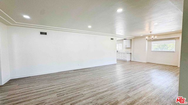 565 W El Morado Court, Ontario CA: https://media.crmls.org/mediaz/370dbe55-5cab-4196-b465-050c24d1d93e.jpg
