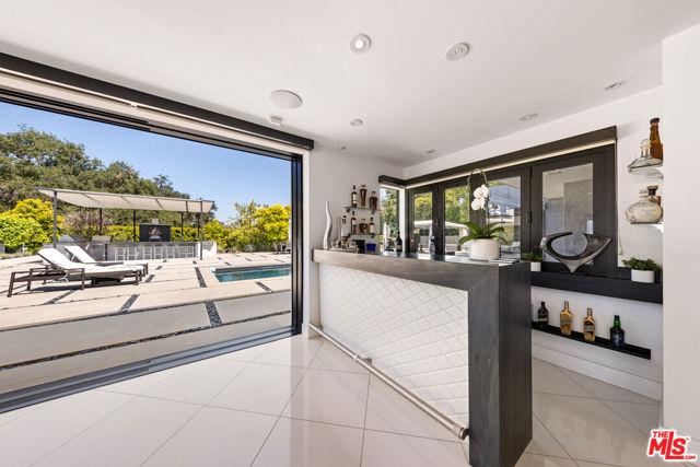 3144 Corda Drive, Los Angeles CA: https://media.crmls.org/mediaz/370e5858-1be7-475d-b4b9-d03c3826ed3e.jpg