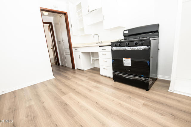 2256 Pierpont Boulevard, Ventura CA: https://media.crmls.org/mediaz/370f074c-203d-46fd-a620-3aa1d39d80d0.jpg