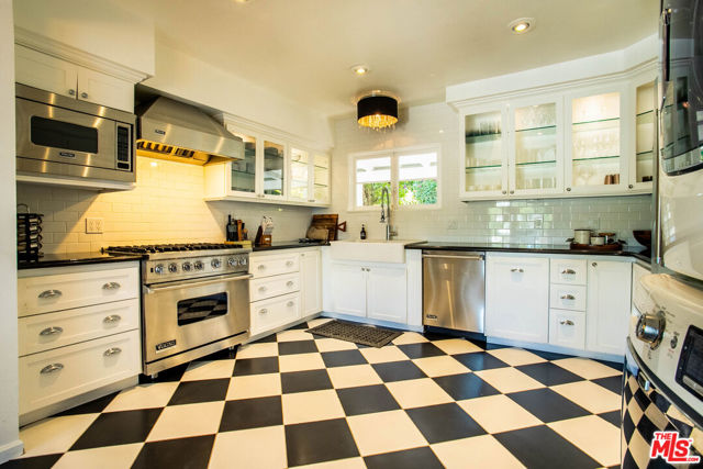 148 W Camino Descanso, Palm Springs, CA 92264