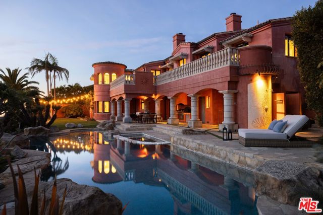 93 Laurel Drive, Rancho Palos Verdes CA: https://media.crmls.org/mediaz/370f7bf7-994a-4b66-965e-2c71ddf9f7c8.jpg