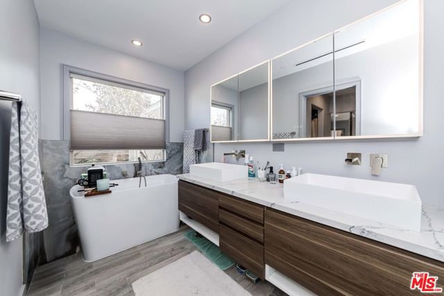 5524 W 122nd Street, Hawthorne CA: https://media.crmls.org/mediaz/370fb978-b032-4aa4-82af-ec9bbb54988b.jpg