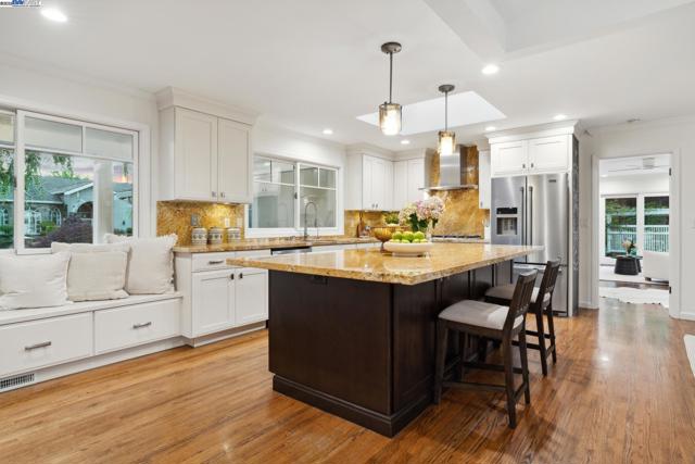 290 Bolla Ave, Alamo CA: https://media.crmls.org/mediaz/37106794-4e08-4add-85b7-b271d7951b04.jpg