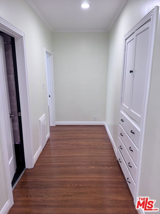 621 S Highland Avenue, Los Angeles CA: https://media.crmls.org/mediaz/3710b894-085c-4e82-9069-6b643d843b28.jpg