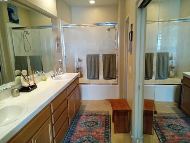 24350 Lorenzo Ln,  CA: https://media.crmls.org/mediaz/37110edc-bd03-4828-92d8-639b37adecee.jpg