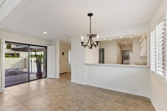 425 Forest Hills Drive, Rancho Mirage CA: https://media.crmls.org/mediaz/3711384a-e4b0-4081-83cc-0c1d71afdc08.jpg