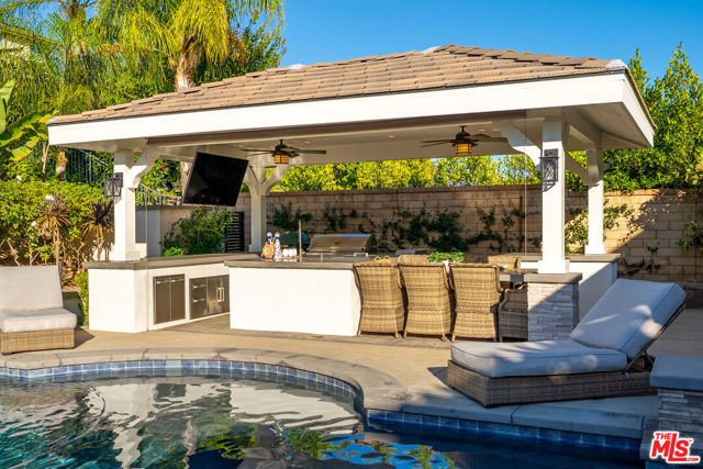 22499 Leaf Spring Court, Santa Clarita CA: https://media.crmls.org/mediaz/371175df-68f1-482b-abb3-f4ea611ad378.jpg
