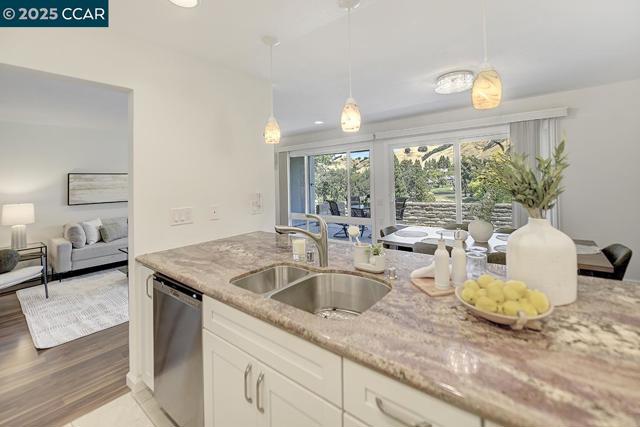 3136 Tice Creek Dr, Walnut Creek CA: https://media.crmls.org/mediaz/37122e80-58c8-4767-a5c9-37ea66b8fa72.jpg