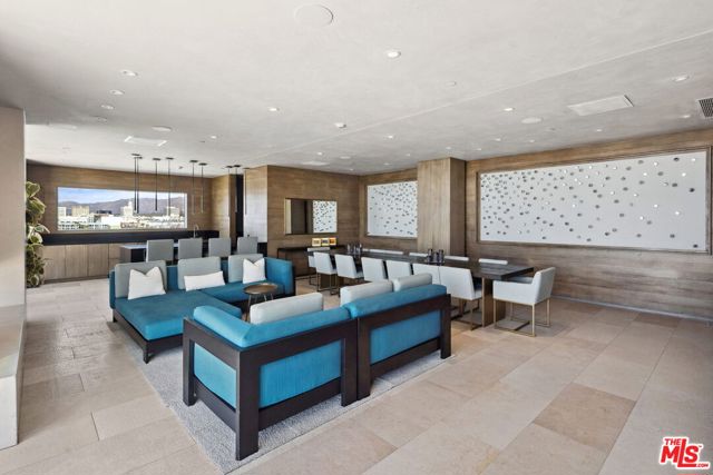 1755 Ocean Avenue, Santa Monica CA: https://media.crmls.org/mediaz/371284c7-1ba8-421e-84fc-b9b1bb24daab.jpg