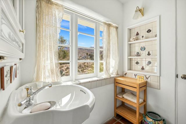 48600 Coyote Road, Palm Desert CA: https://media.crmls.org/mediaz/37130847-ed91-43af-99ad-0b34d1b2678c.jpg