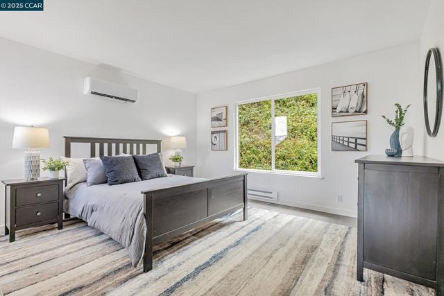 290 Olympian Way, Pacifica CA: https://media.crmls.org/mediaz/37132b25-3d40-4366-9f42-480031ef920f.jpg