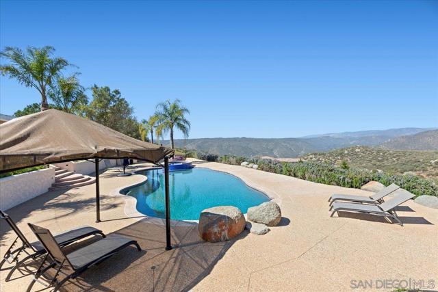 20403 Rancho Villa Rd, Ramona CA: https://media.crmls.org/mediaz/37147e90-dc03-47ac-82ea-d8f2f2e0ecb2.jpg