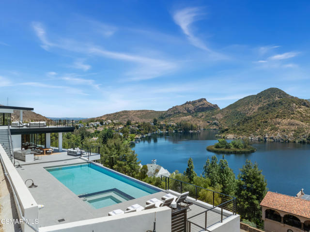 461 Lake Sherwood Drive, Lake Sherwood CA: https://media.crmls.org/mediaz/371492ac-4f30-42ed-8874-2eb40047c7a7.jpg