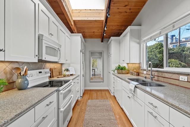 664 Bayview Drive, Aptos CA: https://media.crmls.org/mediaz/37149ead-662e-45c9-8d32-269a9e46b8f6.jpg