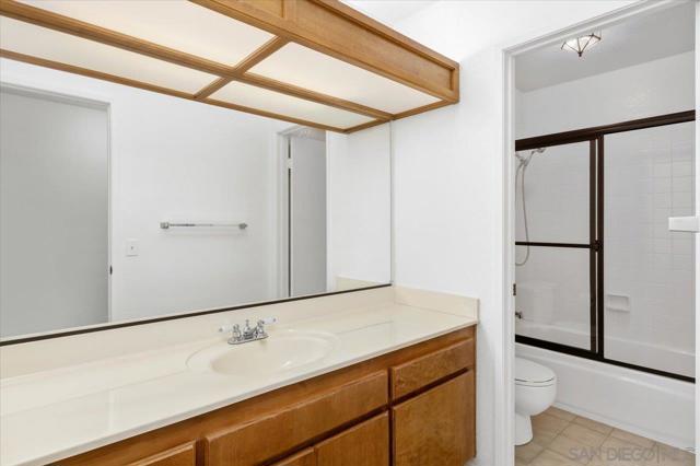 815 Boyle Ave, Escondido CA: https://media.crmls.org/mediaz/3714a4cf-afef-434e-832b-f047939fc7e7.jpg