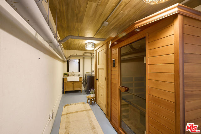 2121 Virginia Avenue, Santa Monica CA: https://media.crmls.org/mediaz/3714dd1a-bbdb-44ac-b278-b98672273b83.jpg