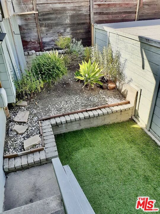 3734 Sawtelle Boulevard, Los Angeles CA: https://media.crmls.org/mediaz/371536a3-3b4a-4783-8f1b-6a07fa23fb5c.jpg