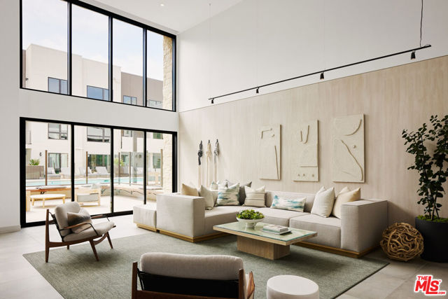 299 E Thousand Oaks Boulevard, Thousand Oaks CA: https://media.crmls.org/mediaz/371538aa-30d3-458f-aa1a-f075716532b2.jpg