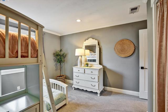 27 Serene Ct, Danville CA: https://media.crmls.org/mediaz/37155af6-7192-467b-b854-e920b47682a5.jpg