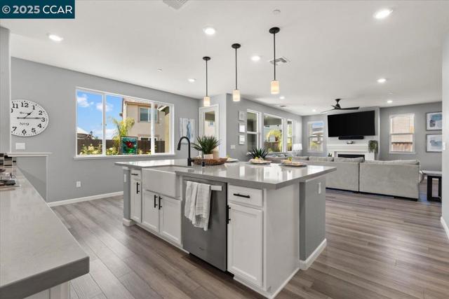 405 Avanti Way, Oakley CA: https://media.crmls.org/mediaz/37162fd0-8df6-47d4-828a-5acd01758314.jpg