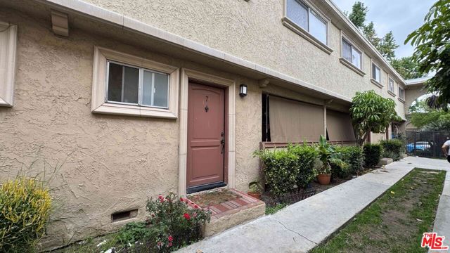 20159 Cohasset Street, Winnetka CA: https://media.crmls.org/mediaz/3716825c-7f25-4985-9681-987e7fb9433b.jpg
