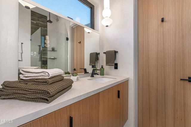 61464 Melton Trail, Joshua Tree CA: https://media.crmls.org/mediaz/3716a2bd-15b4-4b94-b0bc-decaf1b6de47.jpg