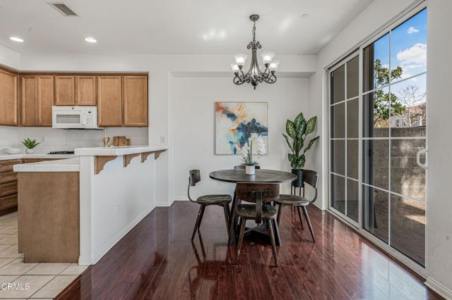 Detail Gallery Image 10 of 50 For 2916 Esperanza Way #F,  Simi Valley,  CA 93063 - 4 Beds | 3 Baths